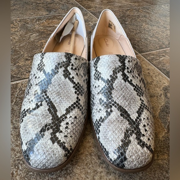 NEW!!! Clarks Pure Tone Grey Snake Python Slip On Shoes Loafers- Women’s 9.5M - Picture 10 of 11